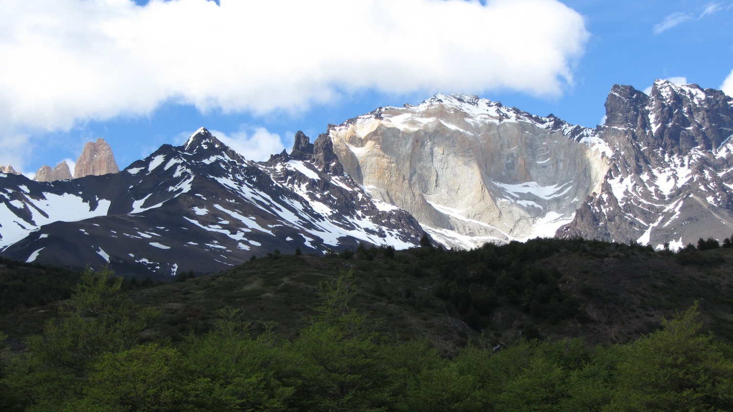 Bright Cerro Escudo (2240m)
